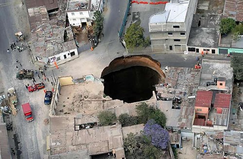 3. Guatemala City Sinkhole, Guatemala (2007)